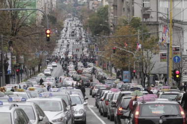 HAOS! Beograđani na ivici živaca zbog protesta taksista: Dokle mislite da nas maltretirate?!