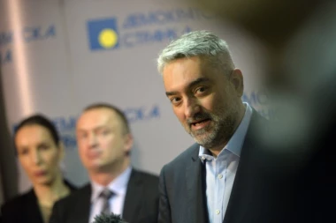 DOLIJAO: Krivična prijava protiv lažnog demokrate Dušana Petrovića i njegovih kompanjona