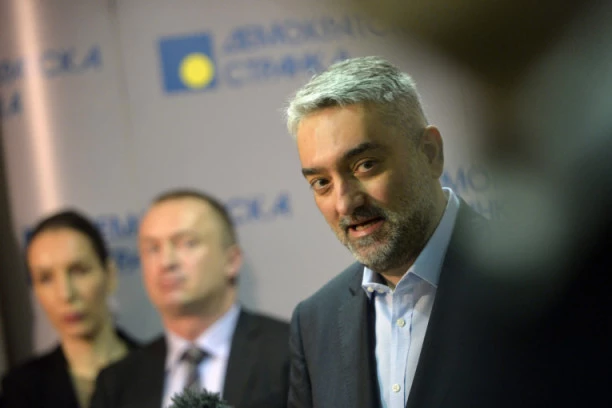 Petrović i Zelenović koriste trenutnu situaciju kako bi srušili SNS preko medicinara