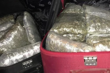 TRI ODVOJENE AKCIJE MUP! "Popadali" dileri: Zaplenjeno 17 kila marihuane