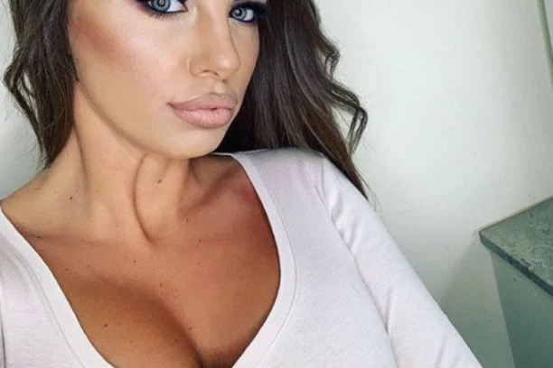 (FOTO 18+) Trlja se i uvija: Vreli kadrovi Dragane Mitar, samo za punoletne!