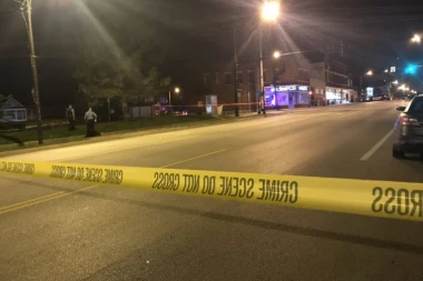 (VIDEO) Manijak puca nasumice sa terase! Policija izdala posebno upozorenje