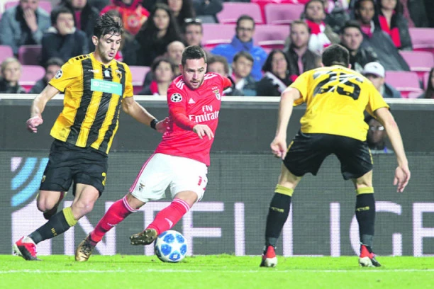 Trener Benfike isprozivao Živkovića: Izgleda da mu je ovde mnogo lepo, pa neće da ide!