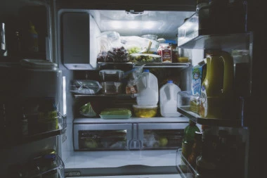 Jednostavno i efikasno rešenje za smrad iz frižidera i kante za smeće - stoji vam u kuhinji ispred nosa!
