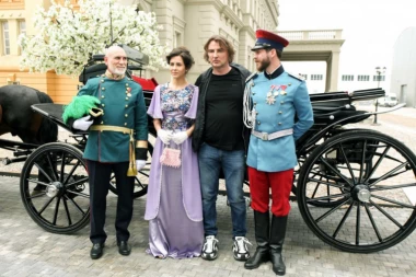 NE PROPUSTITE: NA TV PINK POČELA SPEKTAKULARNA SERIJA “CRVENI MESEC”!