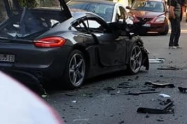 (FOTO) HAOS USRED BEOGRADA! Bačena bomba na automobil na Vračaru! Vlasnik poznat policiji!