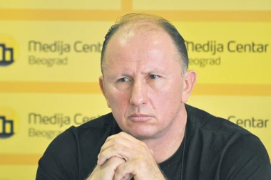 Robovi šetajte, kada vam smetaju taksisti: Skandalozna izjava lidera taksi protesta Boška Vukojevića