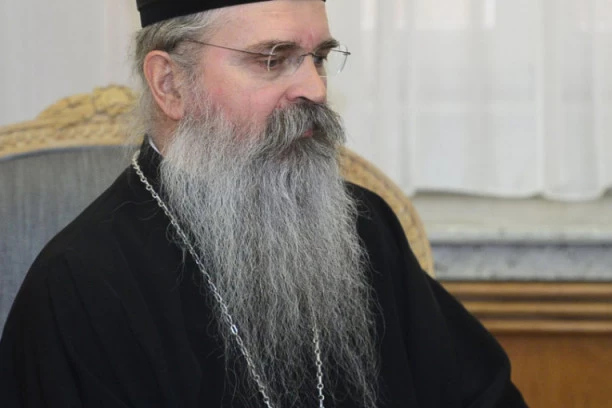 VLADIKA TEODOSIJE RAZGOVARAO SA KOMANDANTOM KFOR-a: Svi problemi moraju se rešiti mirnim putem i dijalogom