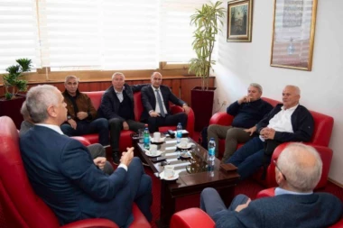 Okupile se Zvezdine legende i poručile: Odbranićemo klub od spinera Vučelića i Partizanove "Kalimero" politike!