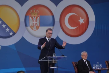 GOVOR KOJI ĆE SE PREPRIČAVATI: Pročitajte šta je sve Vučić poručio na postavljaju kamena temeljca za auto-put Beograd-Sarajevo