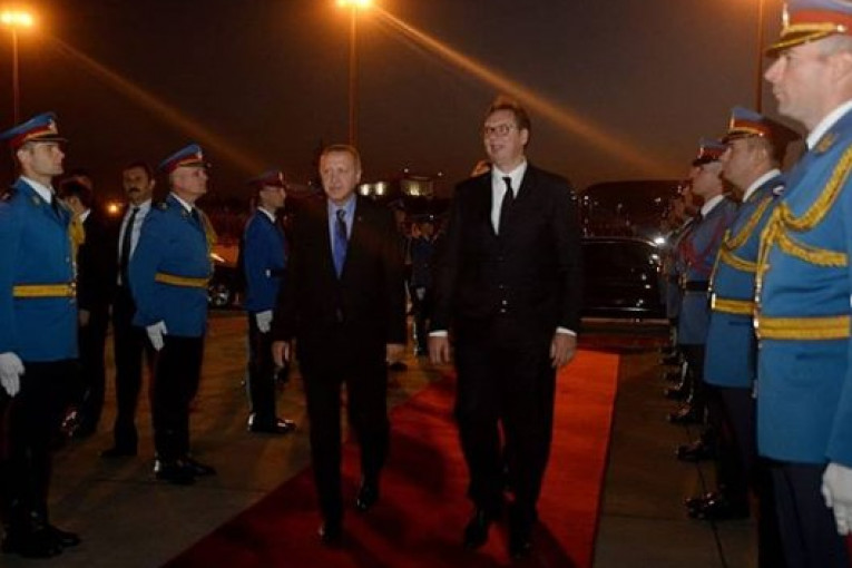 VUČIĆ ISPRATIO ERDOGANA: Turski predsednik završio posetu Srbiji