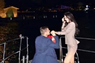 (FOTO,VIDEO) DAVID ZAPROSIO ANU KORAĆ: Dragojević na brodu izvadio prsten, starleta vrištala od sreće!