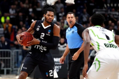 Partizan zablistao u drugom poluvremenu i zgromio Tofaš!