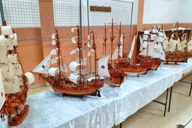 (FOTO) Brodovi, jedrilice, fijakeri: U Šidu otvorena izložba unikatnih rukotvorina!