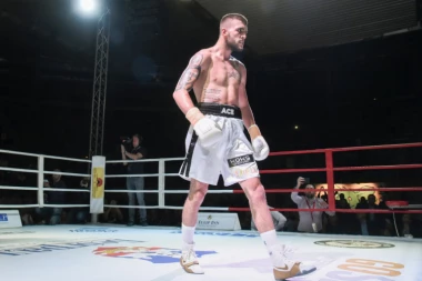 NOKAUT OKONČAO DRAMU: Veljko SRUŠIO i Ukrajinca!