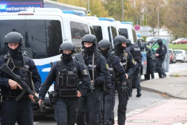 KRVAVI OBRAČUN U BERLINU: Izrešetana tri Pazarca, policija traga za napadačem!