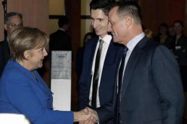 Trampov izaslanik u diplomatskoj misiji: Grenel pokušava da ubedi Merkelovu da prihvati razgraničenje