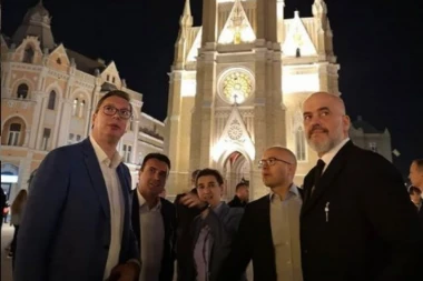 (VIDEO) Vučić, Brnabićeva, Zaev i Rama prošetili ulicama Novog Sada
