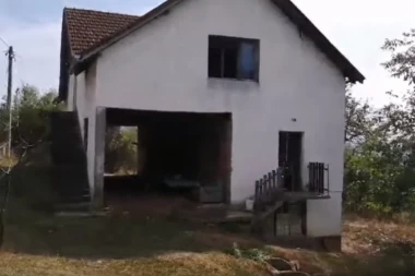 JEZIVA KUĆA SMRTI U PEČENOGU: Na istom mestu su se, pre Aleksandra, obesili njegov otac i deda! On najavio krvavi pir!