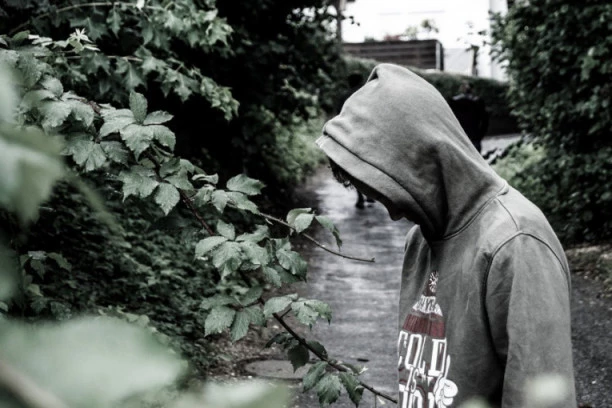 PEDOFILIJA U SURDULICI! Uhapšen fudbalski trener: Tražio dečaku (13) da se igraju polnim organom?