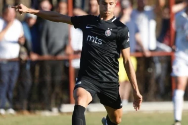 Kakav Bajbek, kakav Asano, DAJ ONOG MALOG IZ TELEOPTIKA: U Partizanovoj školi KRIJE SE DIJAMANT, ali crno-beli to ne vide...