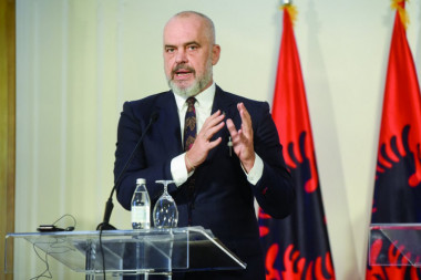 LJUDI TREBA DA POČNU DA ŠTEDE: Albanski premijer upozorio javnost na moguće restrikcije struje u zemlji