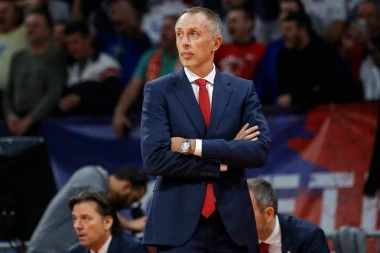 Digao ruke pre kraja: Nećete verovati šta je Tomić rekao igračima Zvezde na poslednjem tajm-autu!