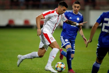 (FOTO) Orila se trobojka na stadionu Marseja: Francuzi progovorili srpski!