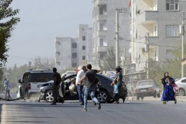UVEDEN POLICIJSKI ČAS: Vladini specijalci ulaze u grad, kreće KONAČAN OBRAČUN sa pobunjenicima na ulicama