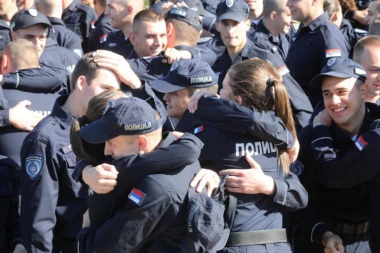 MUP RASPISAO KONKURS, PRIJAVE VEĆ POČELE:  Država zapošljava 1.100 mladih policajaca, ovo su uslovi!