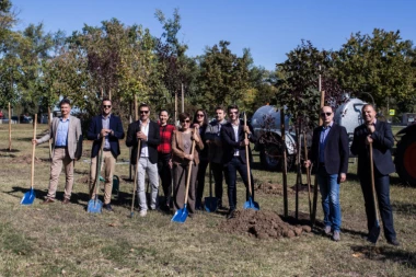 Menadžment Mozzarta posadio 10 stabala na Ušću