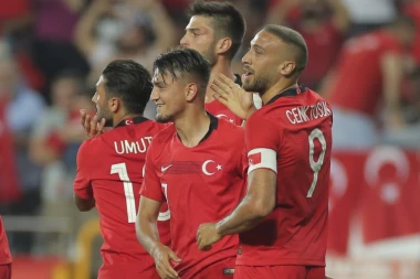 (VIDEO) Da vidimo sad UEFA: Turski fudbaleri slavili pobedu salutiranjem u znak podrške ratu protiv Kurda!