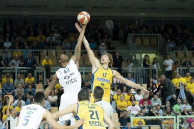 Skandalozna partija crno-belih: Primorska nanela prvi poraz u sezoni očajnom Partizanu!