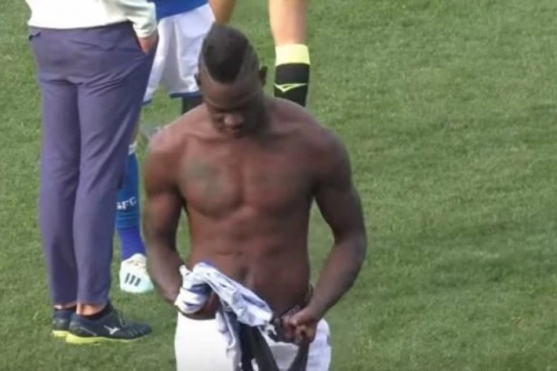 TURCI ZADOVOLJNO TRLJAJU RUKE: Zamena za Zvezdino milionsko pojačanje dvostruki strelac!