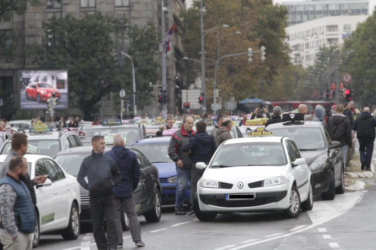 Taksisti poslušali Vučića: Nećemo blokirati Gazelu