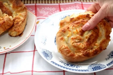 (RECEPT) ZA TO JOŠ NISTE ČULI: Ovako se pravi POSNI BUREK
