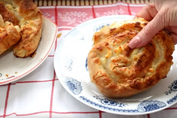 (RECEPT) ZA TO JOŠ NISTE ČULI: Ovako se pravi POSNI BUREK