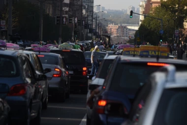 (FOTO) NE POŠTUJU OBEĆANJE: Taksisti sutra kreću od Gazele!