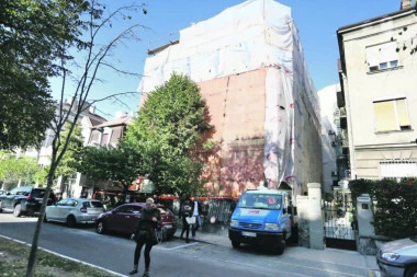 Investitor gradi na Vračaru uprkos svim zabranama: Zida zgradu bez ikakvog papira!