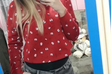 Fudbaleri Borca u Batalagi oslikali lik ubijene Violete Jošić: Otac i majka jecali pred muralom ćerke!