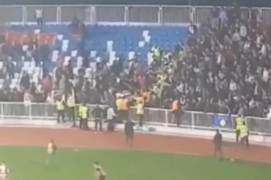 (VIDEO) OPŠTI HAOS: Sukob navijača Crne Gore i tzv. Kosova! Albanci provocirali, "đetići" odgovorili silom!