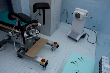 Kladovo dobilo NAJSAVREMENIJI APARAT za zračnu terapiju karcinoma ginekološke regije!