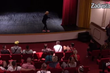 (VIDEO) Pa, ovo je šou: Zadrugari otišli u pozorište, Marija izašla na binu i urlala na Miljanu!