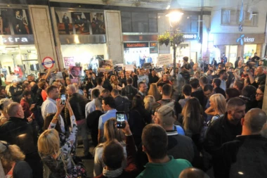 Bastać, Miljuš i Stefanović divljački nasrnuli na mladića koji je prodavao knjige