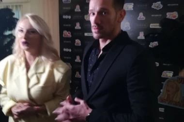 (HOT FOTO) RAJ ZA ŽENSKE OČI! Raša potpuno nag: POKAZAO CELO TELO, PA POČEO DA RADI OVO!