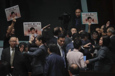 Kina preti: Preduzećemo kontramere ako SAD usvoje zakon