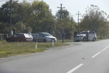 Užas u Bariču: Pronađen mrtav muškarac u automobilu, na telu brojni ubodi nožem
