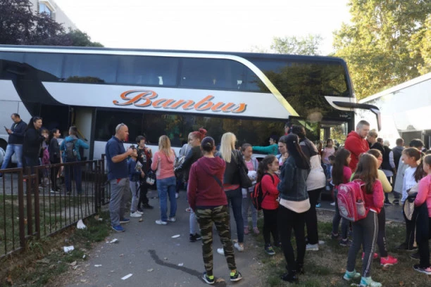 ĐACI VIŠE NEĆE PUTOVATI U INOSTRANSTVO: Ekskurzije samo po Srbiji