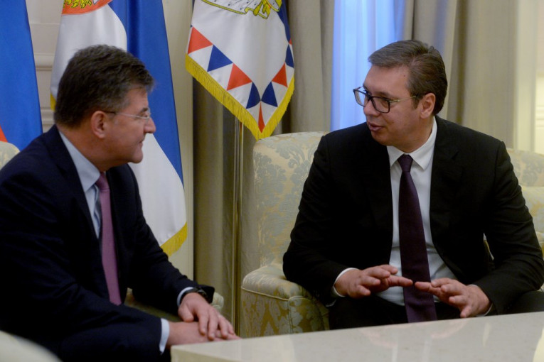 (FOTO) Vučić se sastao sa Lajčakom
