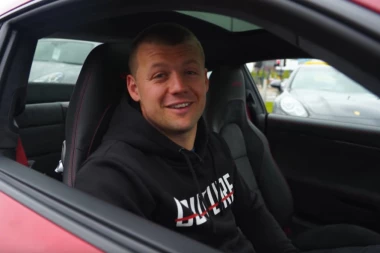 (VIDEO) Najsrećniji mladić na svetu! Prodao "porše" koji je dobio na takmičenju zbog dugova, pa dva dana kasnije OSVOJIO NOVI